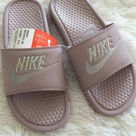 Pink Nike slides with studs - Picture 2 of 8